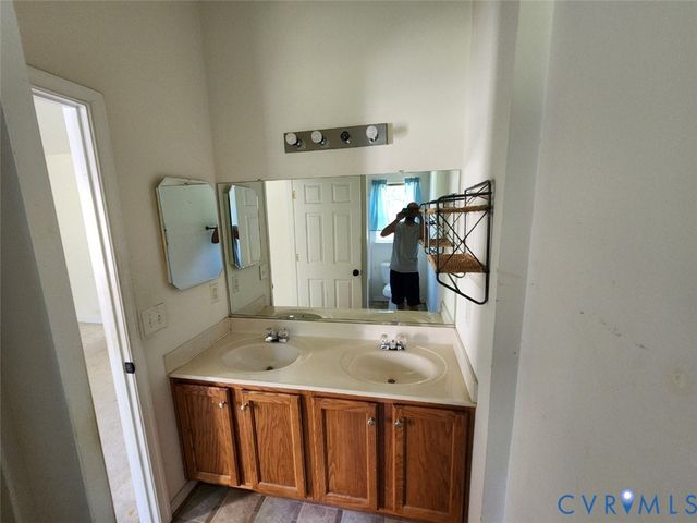 451 Hollybrook Ridge Ln, Henrico, VA 23223