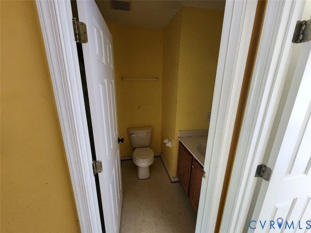 451 Hollybrook Ridge Ln, Henrico, VA 23223
