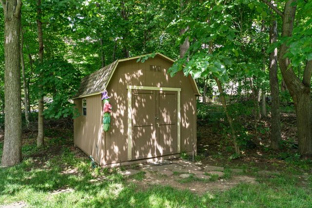 2606 Club Court, Valparaiso, IN 46383