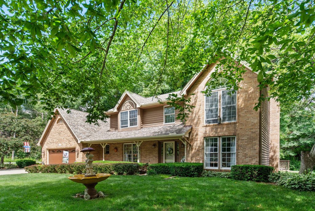 2606 Club Court, Valparaiso, IN 46383