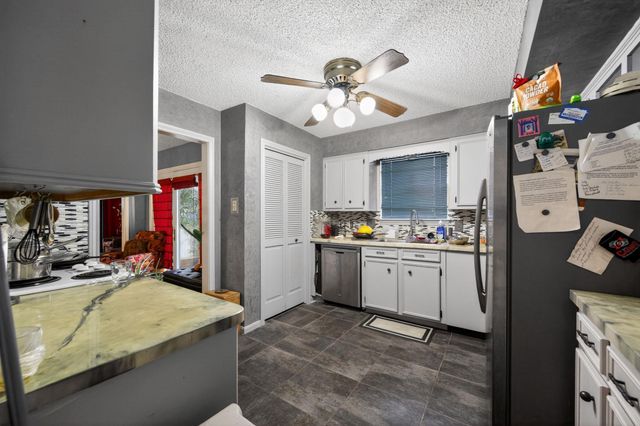 7815 Hummingbird Street, Houston, TX 77071