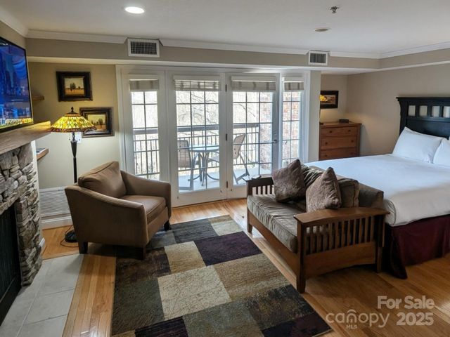 332 Bowling Park Road, Asheville, NC 28803