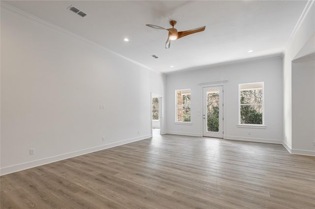 825 Village Gate Circle, Nacogdoches, TX 75961