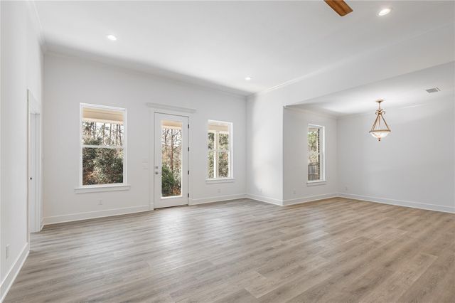 825 Village Gate Circle, Nacogdoches, TX 75961