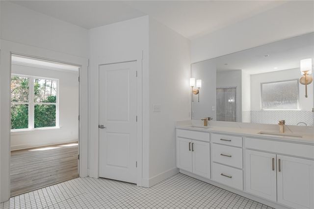 825 Village Gate Circle, Nacogdoches, TX 75961