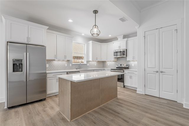 825 Village Gate Circle, Nacogdoches, TX 75961