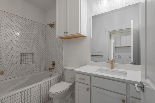 825 Village Gate Circle, Nacogdoches, TX 75961