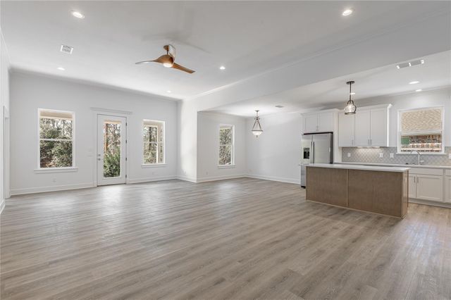 825 Village Gate Circle, Nacogdoches, TX 75961