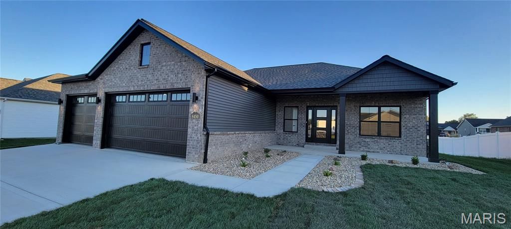 8450 Herrick Park Drive, Troy, IL 62294