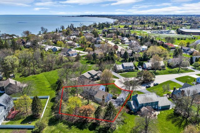 7 Sprucewood COURT, Wind Point, WI 53402