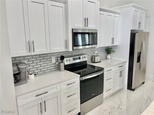 915 SW Embers TER, Cape Coral, FL 33991