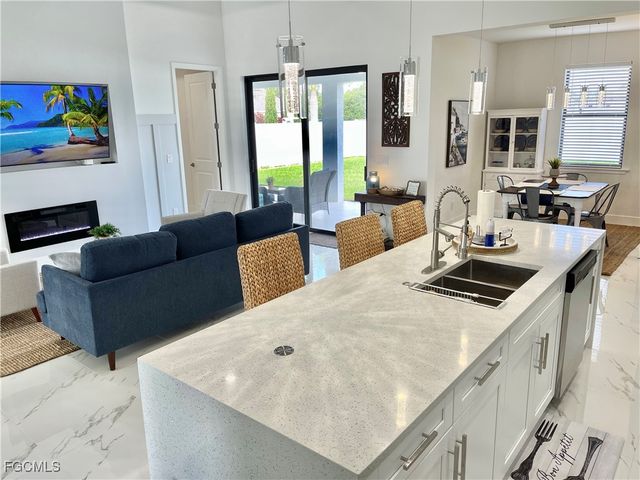 915 SW Embers TER, Cape Coral, FL 33991