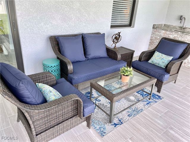 915 SW Embers TER, Cape Coral, FL 33991