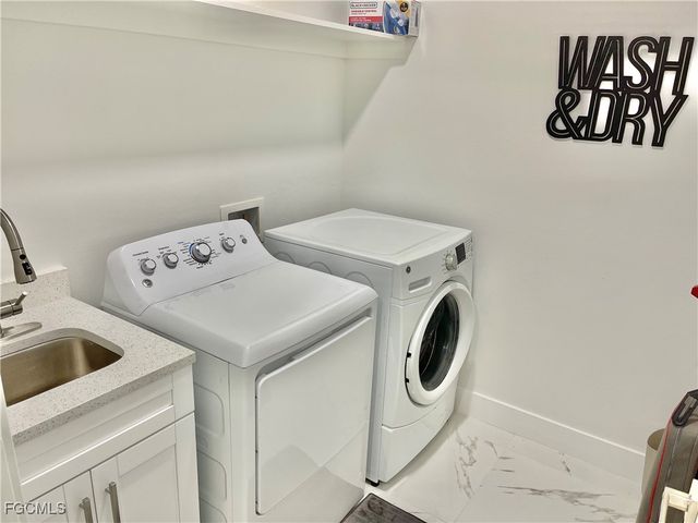 915 SW Embers TER, Cape Coral, FL 33991