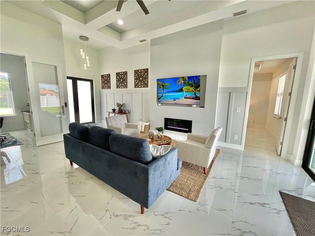 915 SW Embers TER, Cape Coral, FL 33991