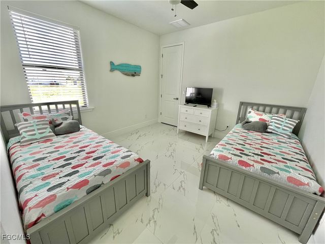 915 SW Embers TER, Cape Coral, FL 33991