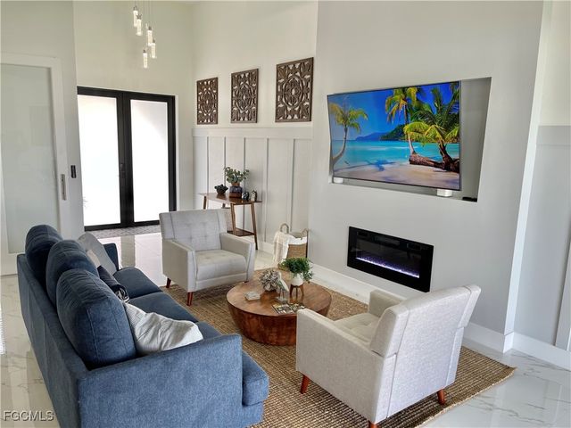 915 SW Embers TER, Cape Coral, FL 33991