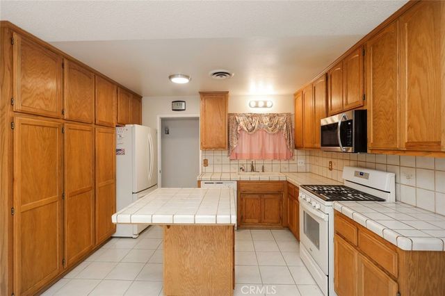 38514 Carolside Avenue, Palmdale, CA 93550