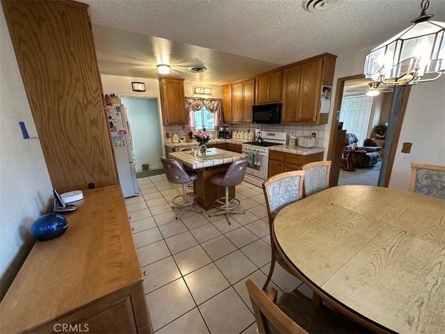 38514 Carolside Avenue, Palmdale, CA 93550