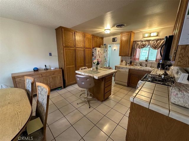 38514 Carolside Avenue, Palmdale, CA 93550