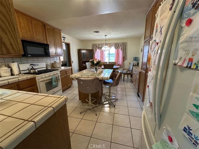 38514 Carolside Avenue, Palmdale, CA 93550