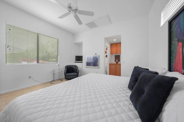 1450 Lorena Way, Palm Springs, CA 92262