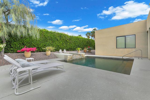 1450 Lorena Way, Palm Springs, CA 92262