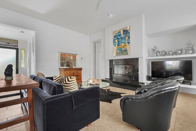 1450 Lorena Way, Palm Springs, CA 92262