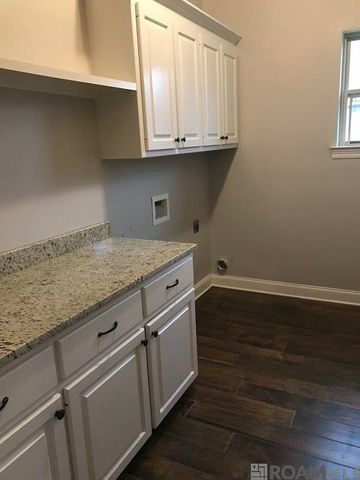 27675 Lakeview Dr, Walker, LA 70785