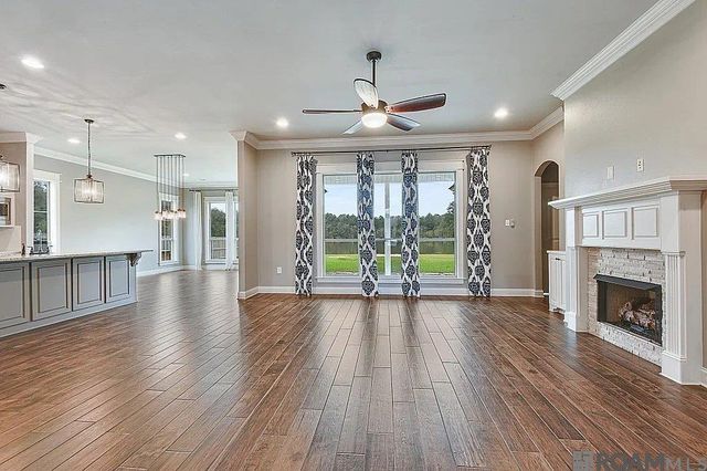 27675 Lakeview Dr, Walker, LA 70785