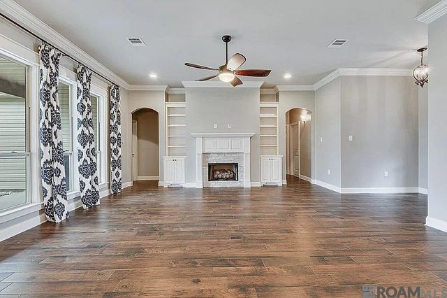 27675 Lakeview Dr, Walker, LA 70785