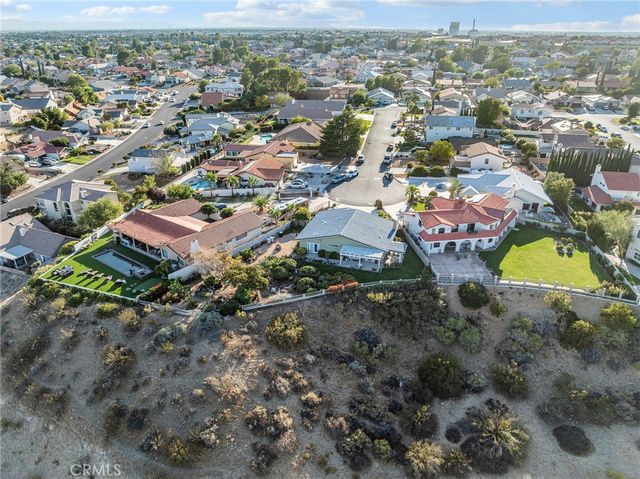 17990 Fremontia, Victorville, CA 92395