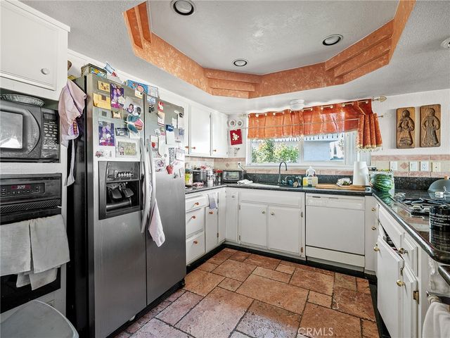 17990 Fremontia, Victorville, CA 92395