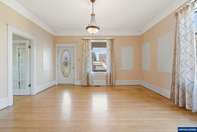 356 W Water St, Stayton, OR 97383