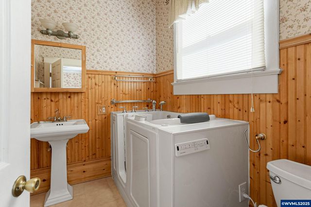 356 W Water St, Stayton, OR 97383