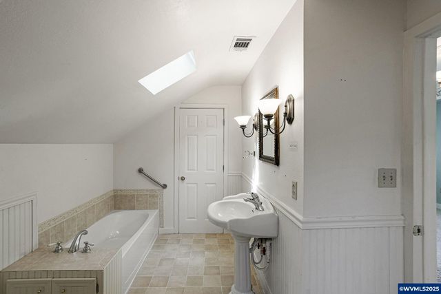 356 W Water St, Stayton, OR 97383