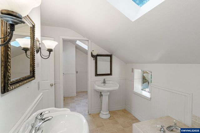 356 W Water St, Stayton, OR 97383