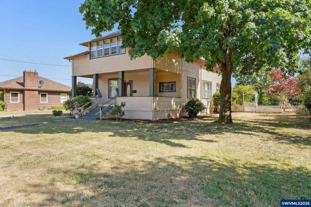 356 W Water St, Stayton, OR 97383