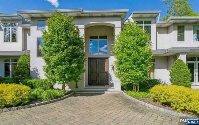 61 Essex Drive, Tenafly, NJ 07670