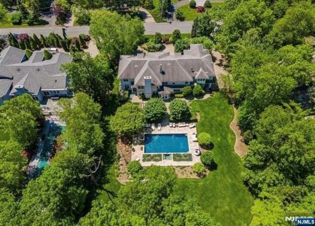 61 Essex Drive, Tenafly, NJ 07670