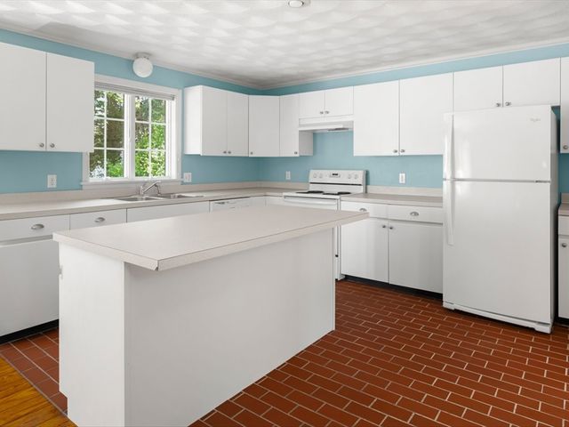 46 North Road, Jamestown, RI 02835