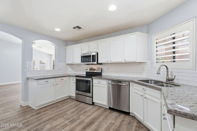 3296 E WARBLER Road, Gilbert, AZ 85297