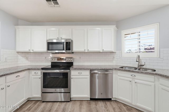 3296 E WARBLER Road, Gilbert, AZ 85297