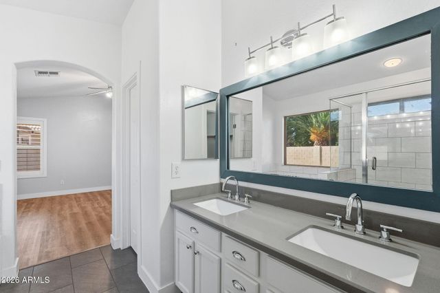 3296 E WARBLER Road, Gilbert, AZ 85297