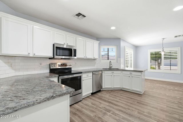 3296 E WARBLER Road, Gilbert, AZ 85297