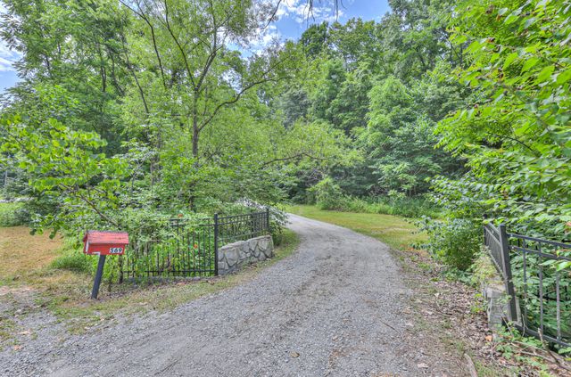 569 Hogans Branch Rd, Hendersonville, TN 37075