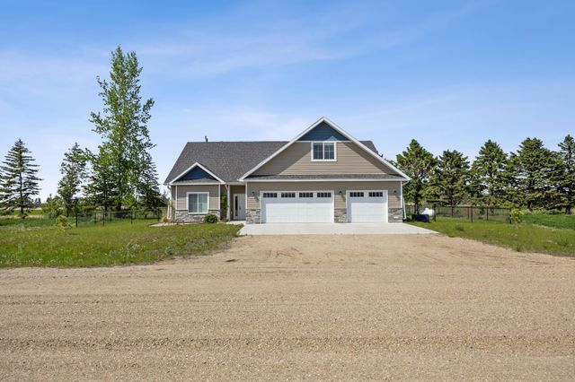 300 Pine Drive, Hankinson, ND 58041
