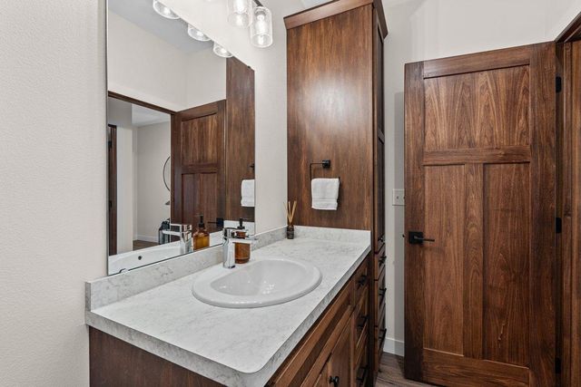 300 Pine Drive, Hankinson, ND 58041