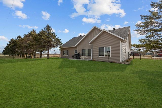 300 Pine Drive, Hankinson, ND 58041