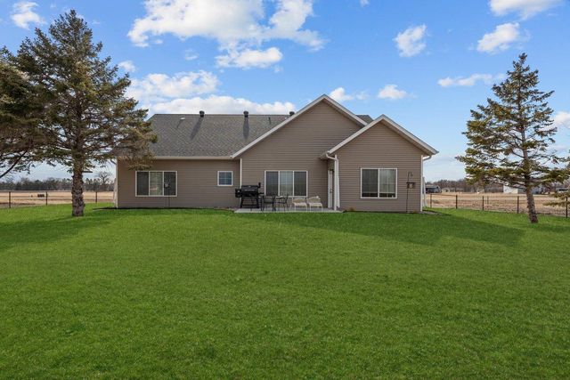 300 Pine Drive, Hankinson, ND 58041
